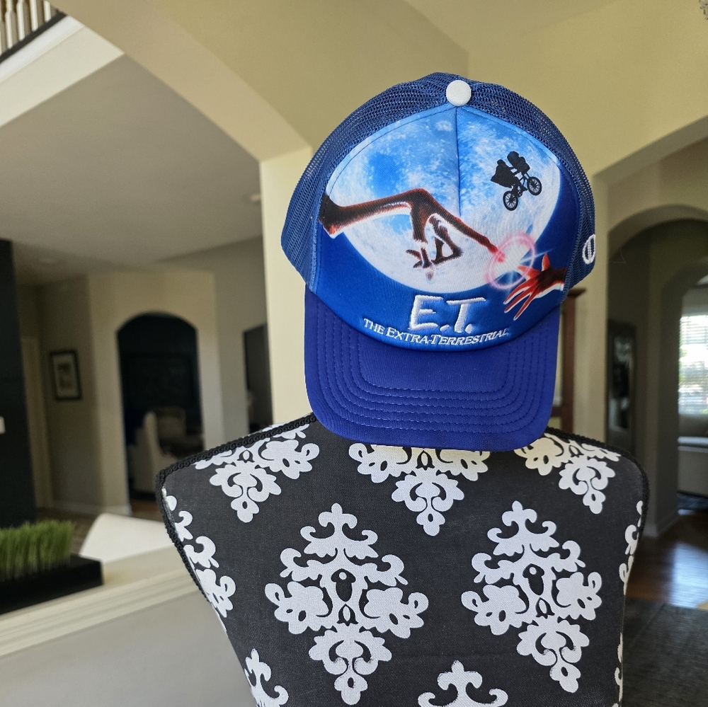 E.T. The Extra-Terrestrial Mesh Trucker Baseball Cap Hat Universal Studios Snap